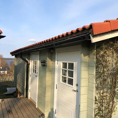 Two Small Guest Houses By Lake Rent Out As One Hjo Exterior foto