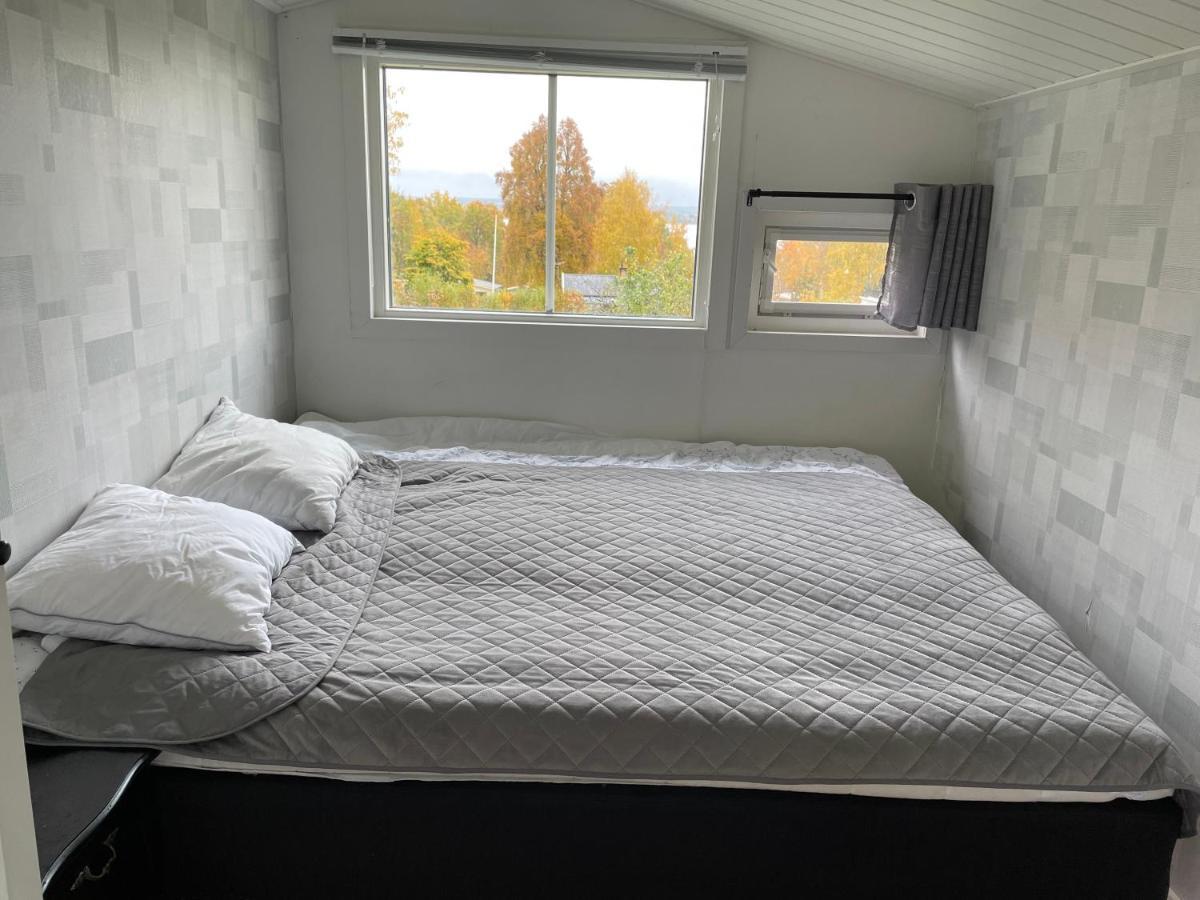 Two Small Guest Houses By Lake Rent Out As One Hjo Exterior foto