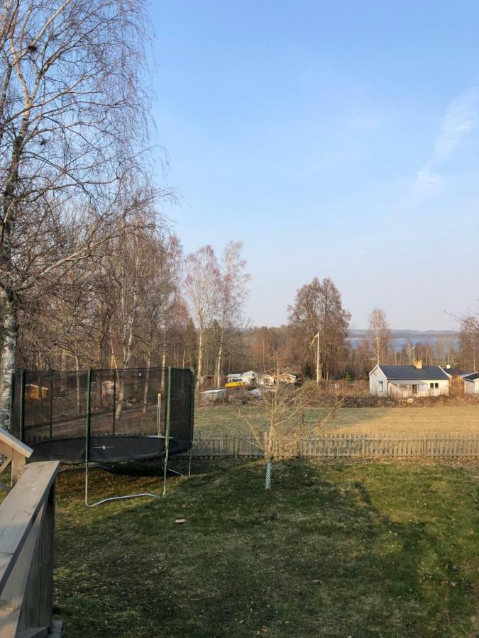 Two Small Guest Houses By Lake Rent Out As One Hjo Exterior foto
