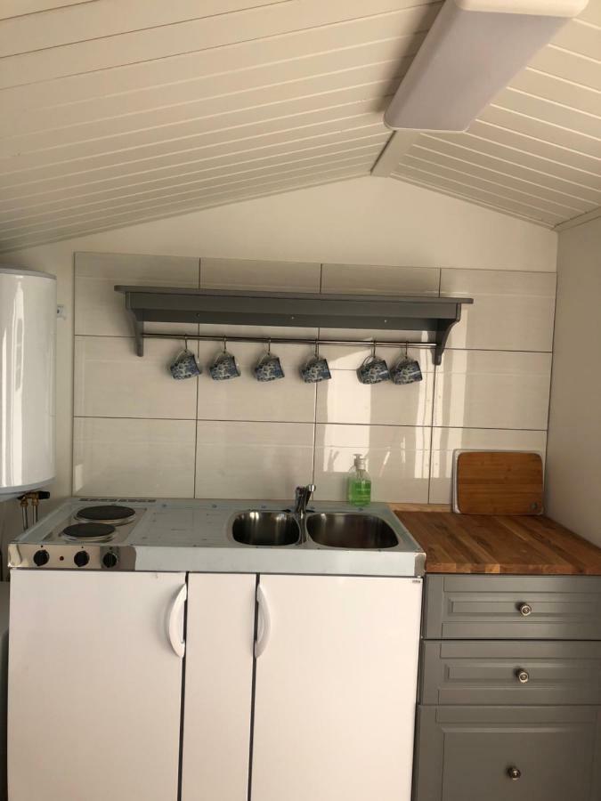 Two Small Guest Houses By Lake Rent Out As One Hjo Exterior foto