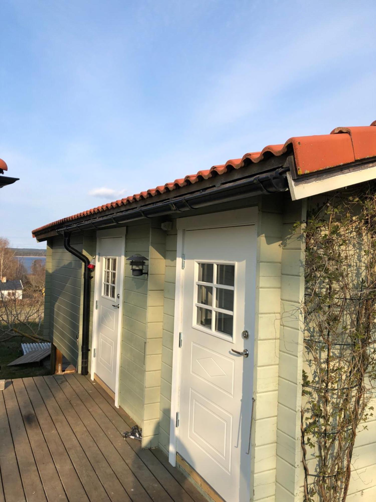 Two Small Guest Houses By Lake Rent Out As One Hjo Exterior foto